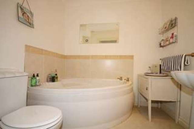  Image of 2 Bedroom Flat to rent at New Road  Brixham, TQ5 8NL