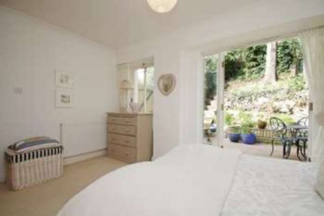  Image of 2 Bedroom Flat to rent at New Road  Brixham, TQ5 8NL