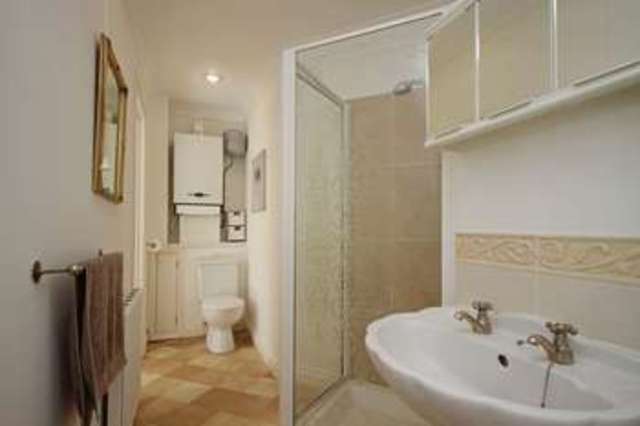  Image of 2 Bedroom Flat to rent at New Road  Brixham, TQ5 8NL