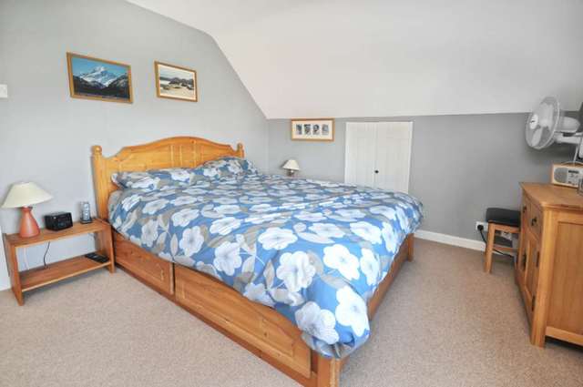  Image of 3 Bedroom Semi-Detached for sale at Dunsomer Hill North Moreton Didcot, OX11 9AP