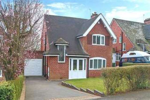 Image of 3 Bedroom Detached for sale at Oakfield Drive  Cofton Hackett, B45 8AN