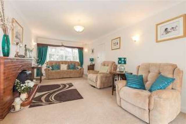  Image of 3 Bedroom Detached for sale at Oakfield Drive  Cofton Hackett, B45 8AN