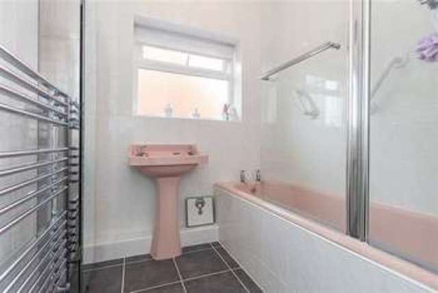  Image of 3 Bedroom Detached for sale at Oakfield Drive  Cofton Hackett, B45 8AN