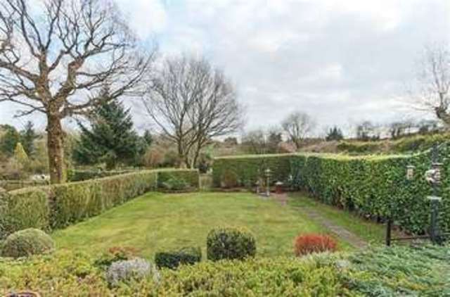  Image of 3 Bedroom Detached for sale at Oakfield Drive  Cofton Hackett, B45 8AN