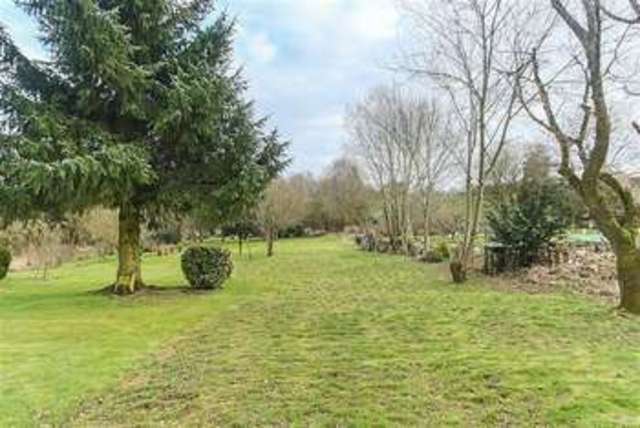  Image of 3 Bedroom Detached for sale at Oakfield Drive  Cofton Hackett, B45 8AN