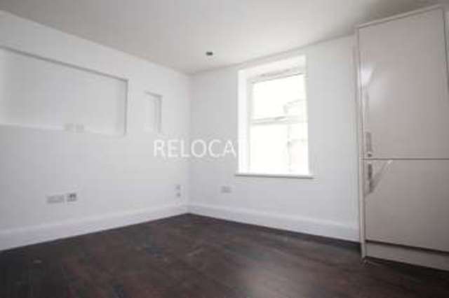  Image of 3 Bedroom Flat to rent at Old Nichol Street  London, E2 7HR