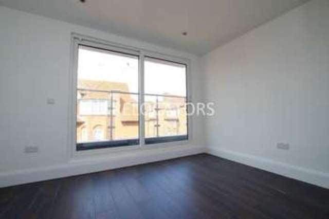  Image of 2 Bedroom Flat to rent at Old Nichol Street  London, E2 7HR