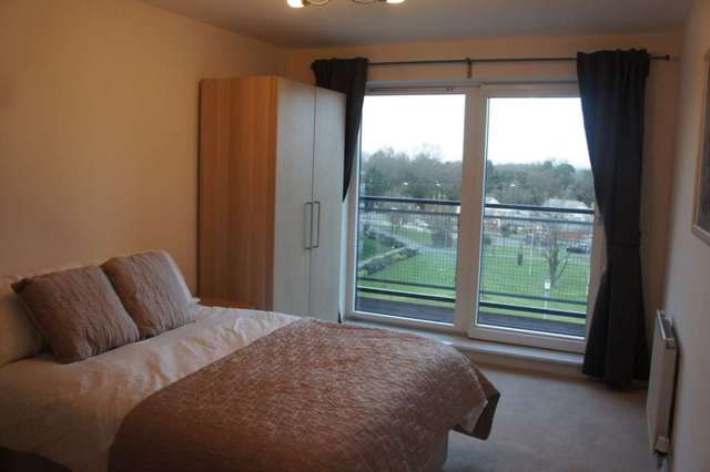  Image of 2 Bedroom Apartment to rent at Page Court Commonwealth Drive Crawley, RH10 1AT