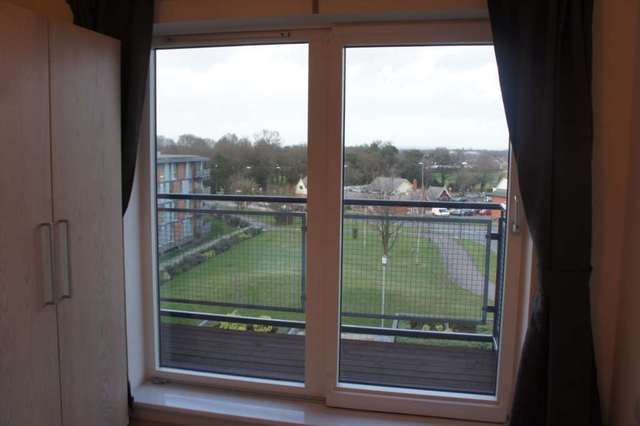  Image of 2 Bedroom Apartment to rent at Page Court Commonwealth Drive Crawley, RH10 1AT