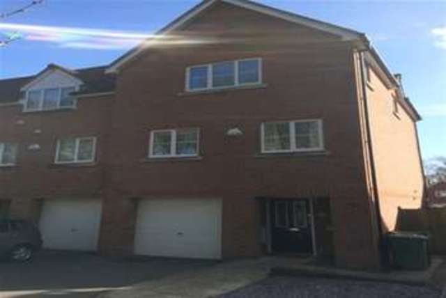  Image of 4 Bedroom Property to rent at Basingstoke, RG24 8AA