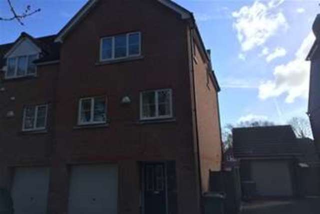  Image of 4 Bedroom Property to rent at Basingstoke, RG24 8AA