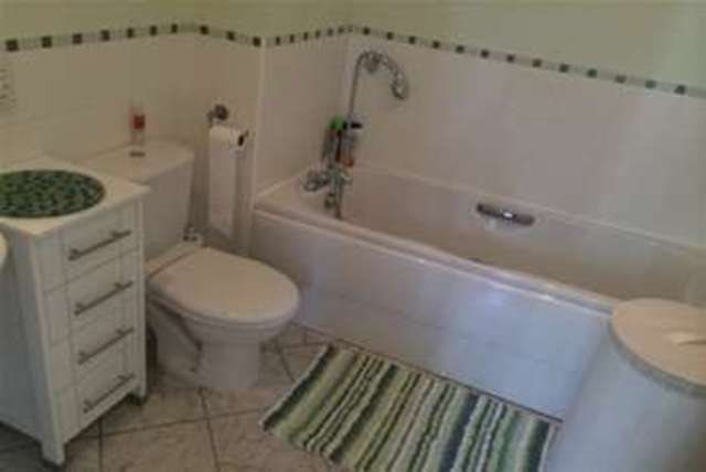  Image of 4 Bedroom Property to rent at Basingstoke, RG24 8AA