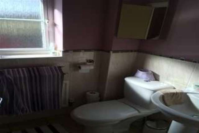  Image of 4 Bedroom Property to rent at Basingstoke, RG24 8AA