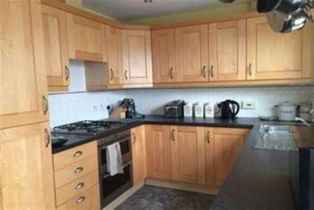  Image of 4 Bedroom Property to rent at Basingstoke, RG24 8AA