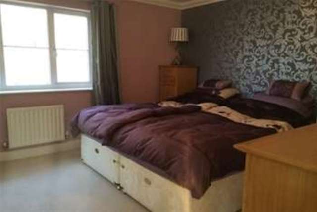  Image of 4 Bedroom Property to rent at Basingstoke, RG24 8AA