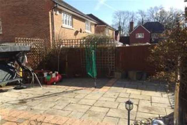 Image of 4 Bedroom Property to rent at Basingstoke, RG24 8AA