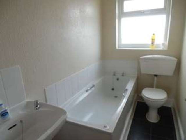  Image of 1 Bedroom Flat to rent at Great Yarmouth  Norfolk, NR30 3JR
