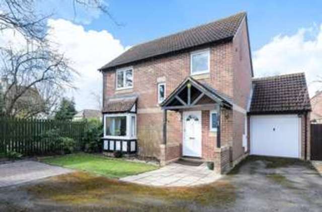  Image of 3 Bedroom Detached for sale at Reubens Crescent  Tadley, RG26 3AH