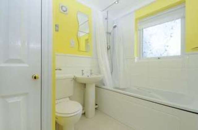  Image of 3 Bedroom Detached for sale at Reubens Crescent  Tadley, RG26 3AH