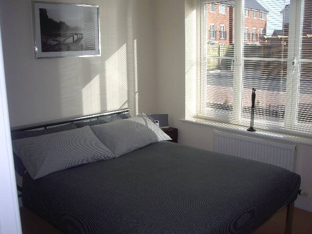  Image of 2 Bedroom Flat to rent at Warrington Cheshire Fearnhead, WA2 7DB