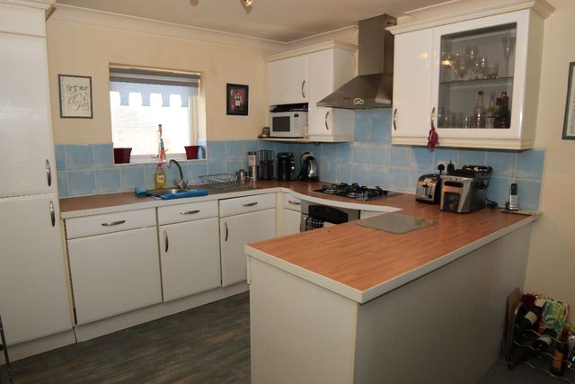  Image of 2 Bedroom Apartment for sale at Selman Close  Hythe, Southampton, SO45 6JS