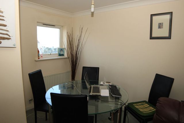  Image of 2 Bedroom Apartment for sale at Selman Close  Hythe, Southampton, SO45 6JS