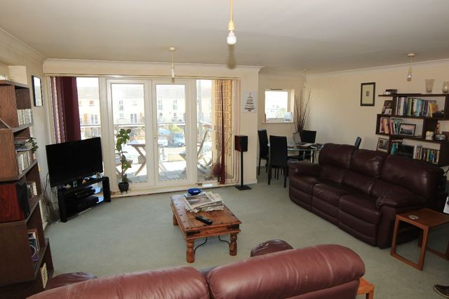  Image of 2 Bedroom Apartment for sale at Selman Close  Hythe, Southampton, SO45 6JS