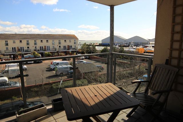  Image of 2 Bedroom Apartment for sale at Selman Close  Hythe, Southampton, SO45 6JS