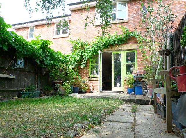  Image of 2 Bedroom Detached for sale at Shaw Road Array East Dulwich, SE22 8DP
