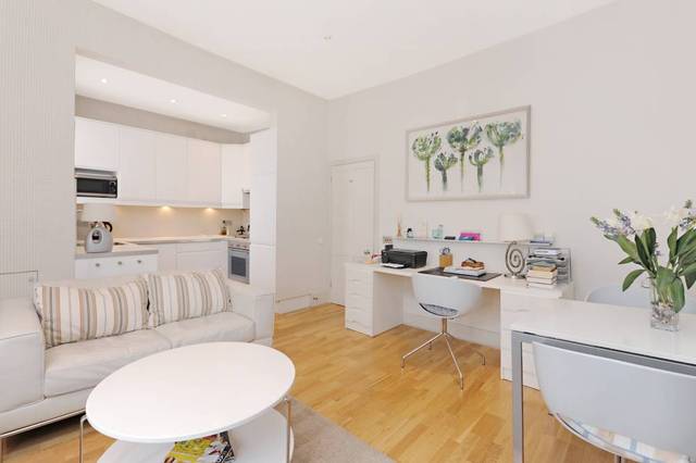  Image of 2 Bedroom Flat to rent at St Anns Villas  London, W11 4RX