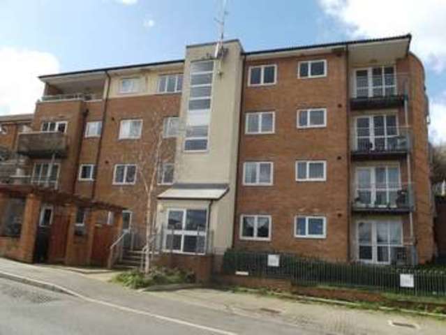  Image of 1 Bedroom Flat to rent at St. Hughs Avenue  High Wycombe, HP13 7TZ