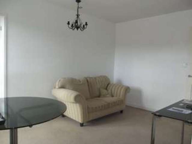  Image of 1 Bedroom Flat to rent at St. Hughs Avenue  High Wycombe, HP13 7TZ
