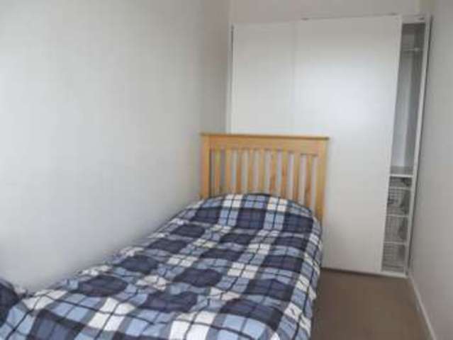  Image of 1 Bedroom Flat to rent at St. Hughs Avenue  High Wycombe, HP13 7TZ