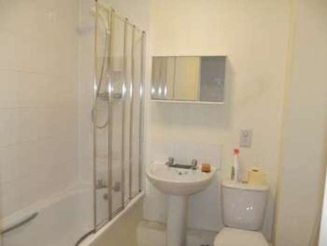  Image of 1 Bedroom Flat to rent at St. Hughs Avenue  High Wycombe, HP13 7TZ