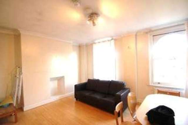  Image of 3 Bedroom Maisonette to rent at Islington London Islington, N1 2LL