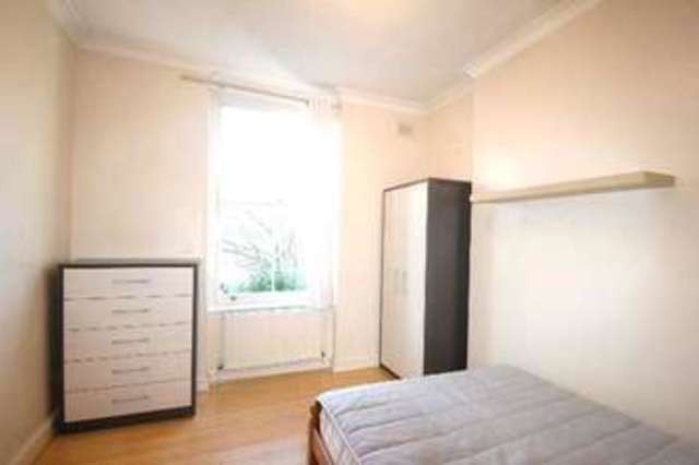 Image of 3 Bedroom Maisonette to rent at Islington London Islington, N1 2LL