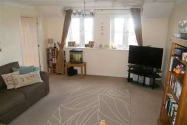  Image of 2 Bedroom Detached to rent at Basildon, SS15 4DT