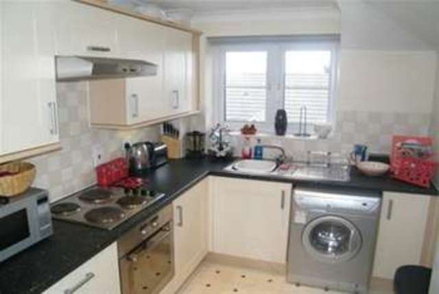  Image of 2 Bedroom Detached to rent at Basildon, SS15 4DT