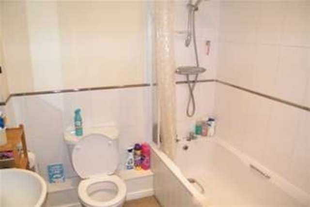  Image of 2 Bedroom Detached to rent at Basildon, SS15 4DT