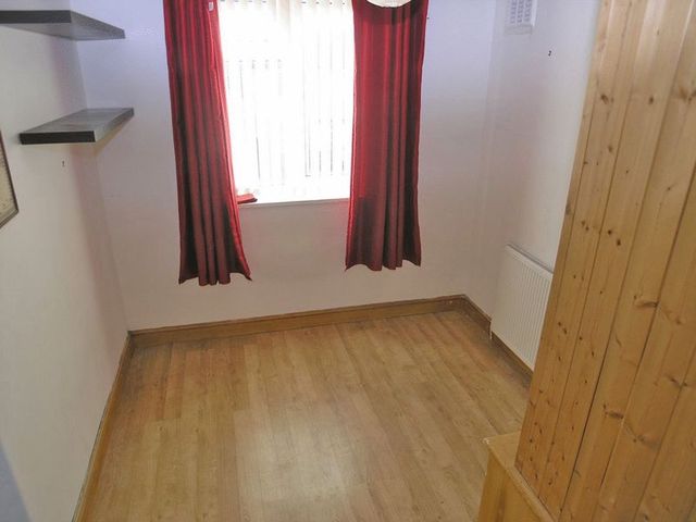 Image of 1 Bedroom Flat for sale at Pebble Close  Stourbridge, DY8 1LF