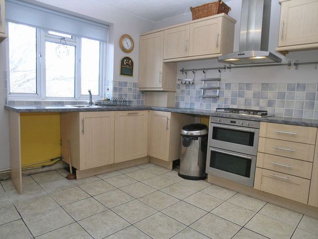  Image of 1 Bedroom Flat for sale at Pebble Close  Stourbridge, DY8 1LF