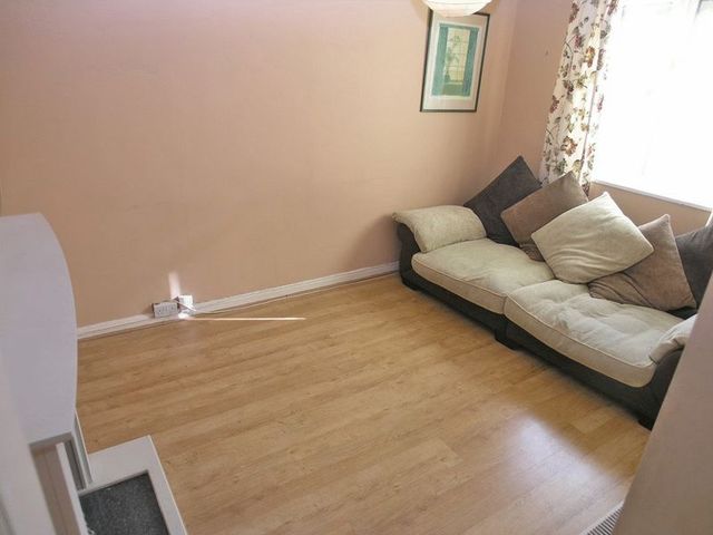  Image of 1 Bedroom Flat for sale at Pebble Close  Stourbridge, DY8 1LF