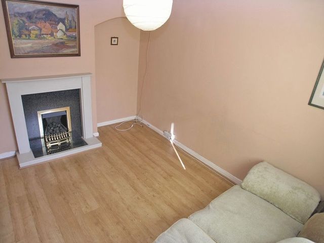  Image of 1 Bedroom Flat for sale at Pebble Close  Stourbridge, DY8 1LF