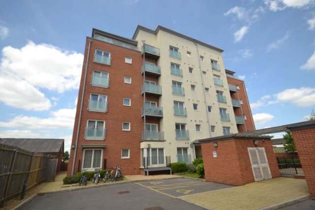  Image of 1 Bedroom Flat to rent at The Hub, Caversham Road  Reading, RG1 7AY