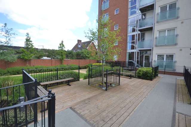  Image of 1 Bedroom Flat to rent at The Hub, Caversham Road  Reading, RG1 7AY