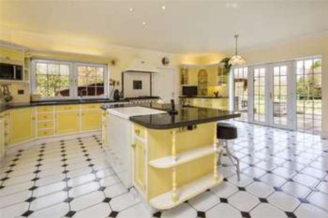  Image of 7 Bedroom Detached for sale at Finchampstead Wokingham Finchampstead, RG40 3SS