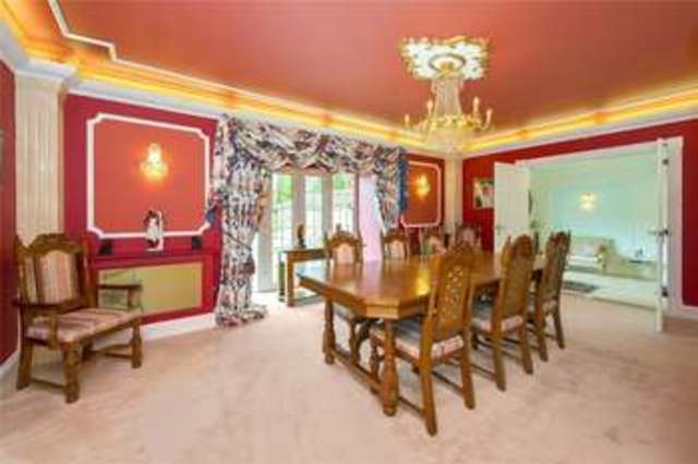  Image of 7 Bedroom Detached for sale at Finchampstead Wokingham Finchampstead, RG40 3SS