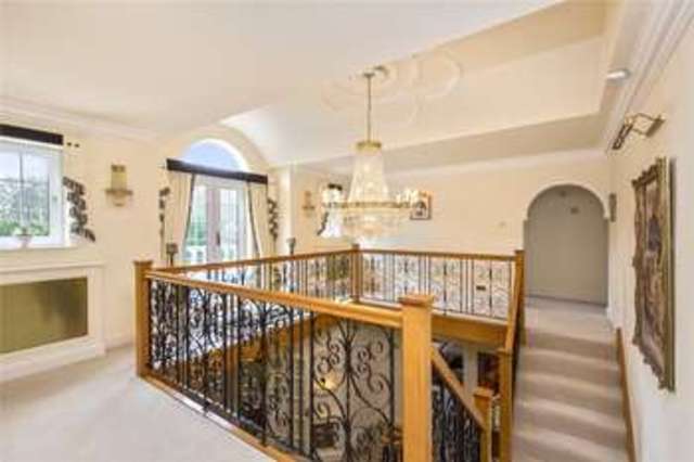  Image of 7 Bedroom Detached for sale at Finchampstead Wokingham Finchampstead, RG40 3SS