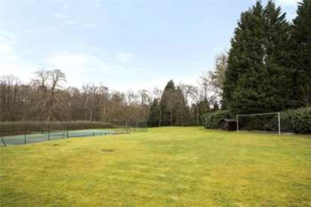  Image of 7 Bedroom Detached for sale at Finchampstead Wokingham Finchampstead, RG40 3SS