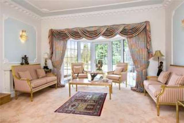  Image of 7 Bedroom Detached for sale at Finchampstead Wokingham Finchampstead, RG40 3SS